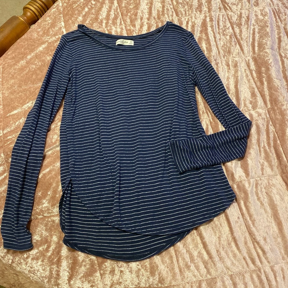 Blue and white Abercrombie and fitch top